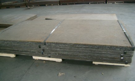 雙金屬復(fù)合鋼板堆焊層裂紋的控制